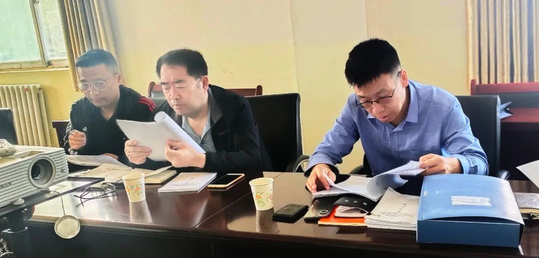 兰州铁路监督管理局及青藏铁路联合视察组莅临我司视察yl34511线路中心专用铁路运行情况