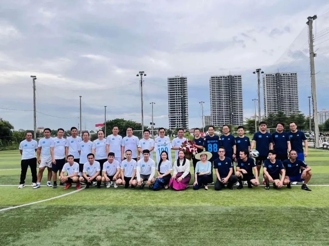 yl34511线路中心（老挝）发展有限公司与万象市能源矿产厅举办足球友谊赛